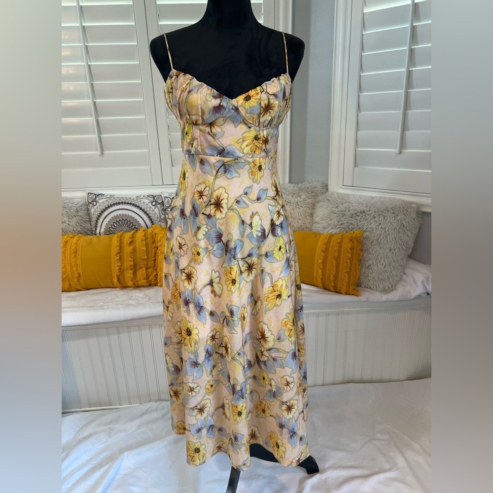 Yellow Floral Spaghetti Strap Midi Dress
Size Medium